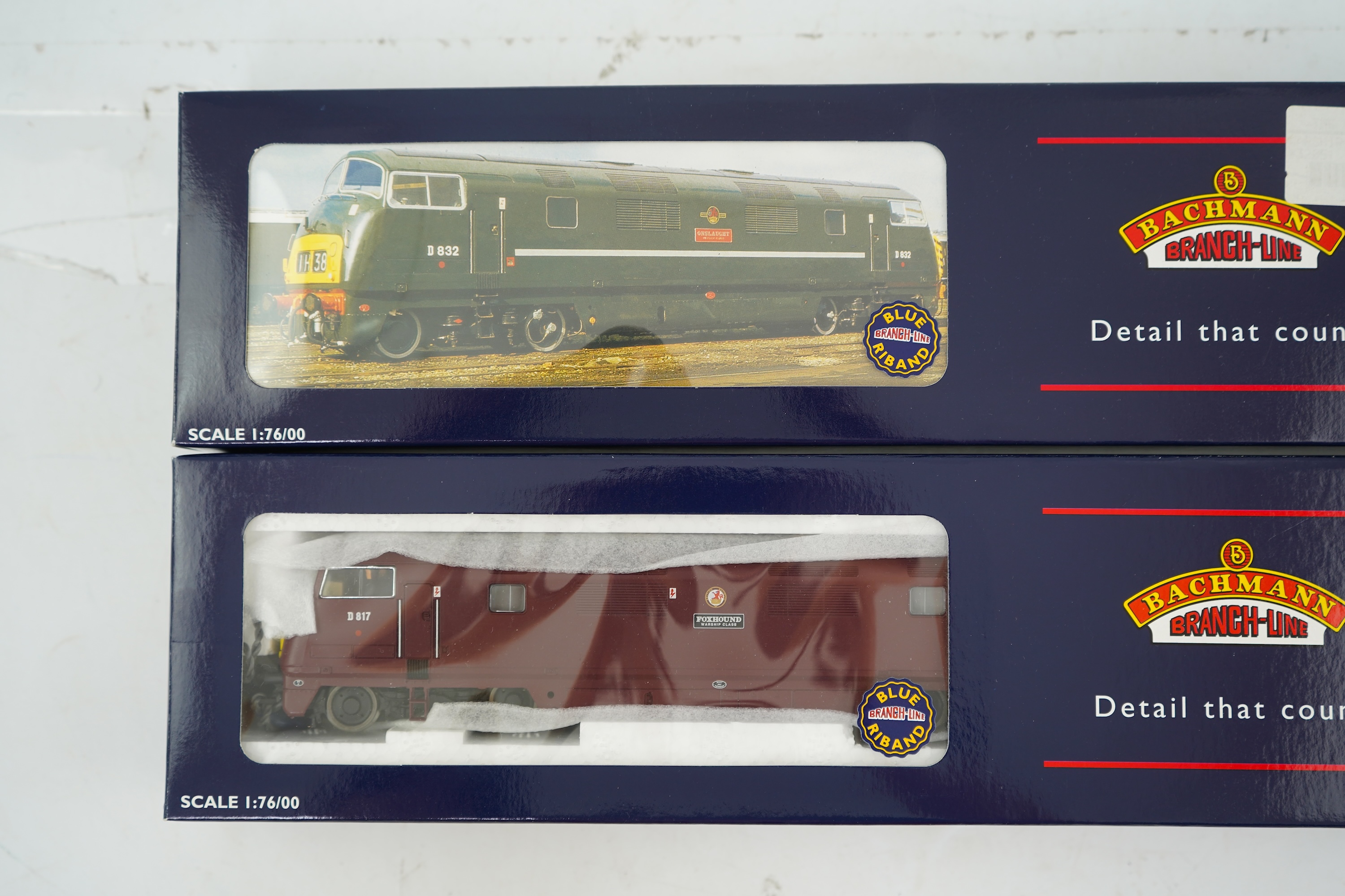 Two boxed Heljan 00 gauge railway BR Class 42 Bo-Bo Warship diesel-hydraulic locomotives; Foxhound D817 (32-050) and Onslaught D832 (32-051)